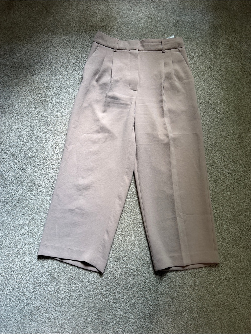 Aritzia Viral Effortlesss Crop trouser - size 6